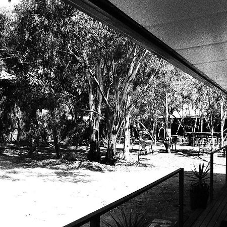 Under The Mount Motel Melrose ภายนอก รูปภาพ